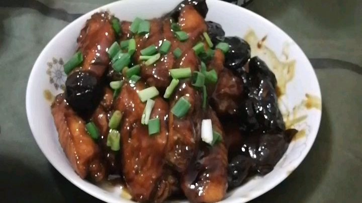 圆叔红烧鸡翅,香菇比鸡翅还好吃